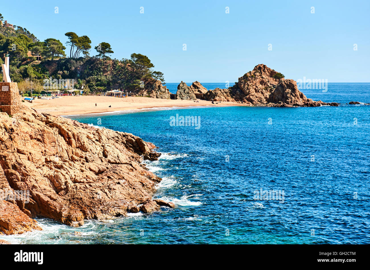 Bord de mer rocheux de Tossa de Mar Beach. Costa Brava, Espagne Banque D'Images