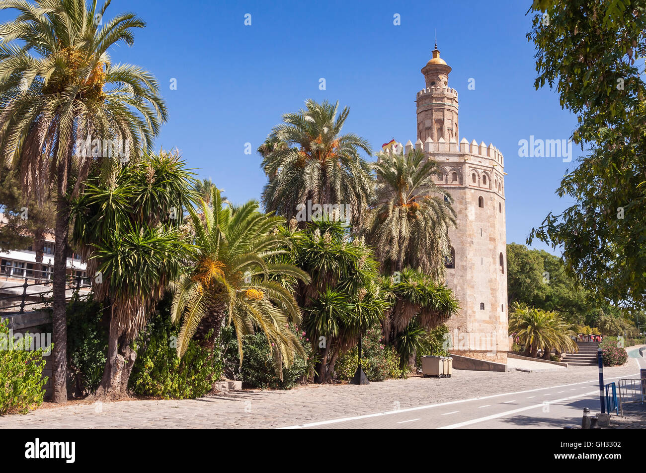 La Torre del Oro (tour d'or) - tour de guet militaire à Séville, Espagne Banque D'Images