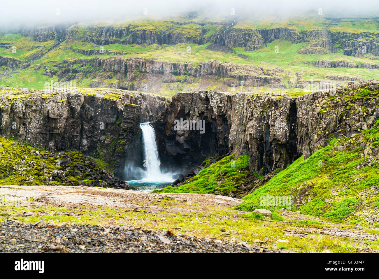 De grande cascade dans le nord de l'Islande en été Banque D'Images