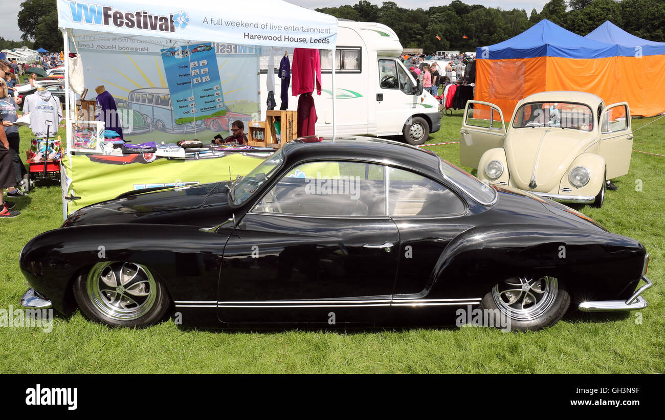 Volkswagen Karmann Ghia voiture de sport noir à Tatton Park Vw show Banque D'Images