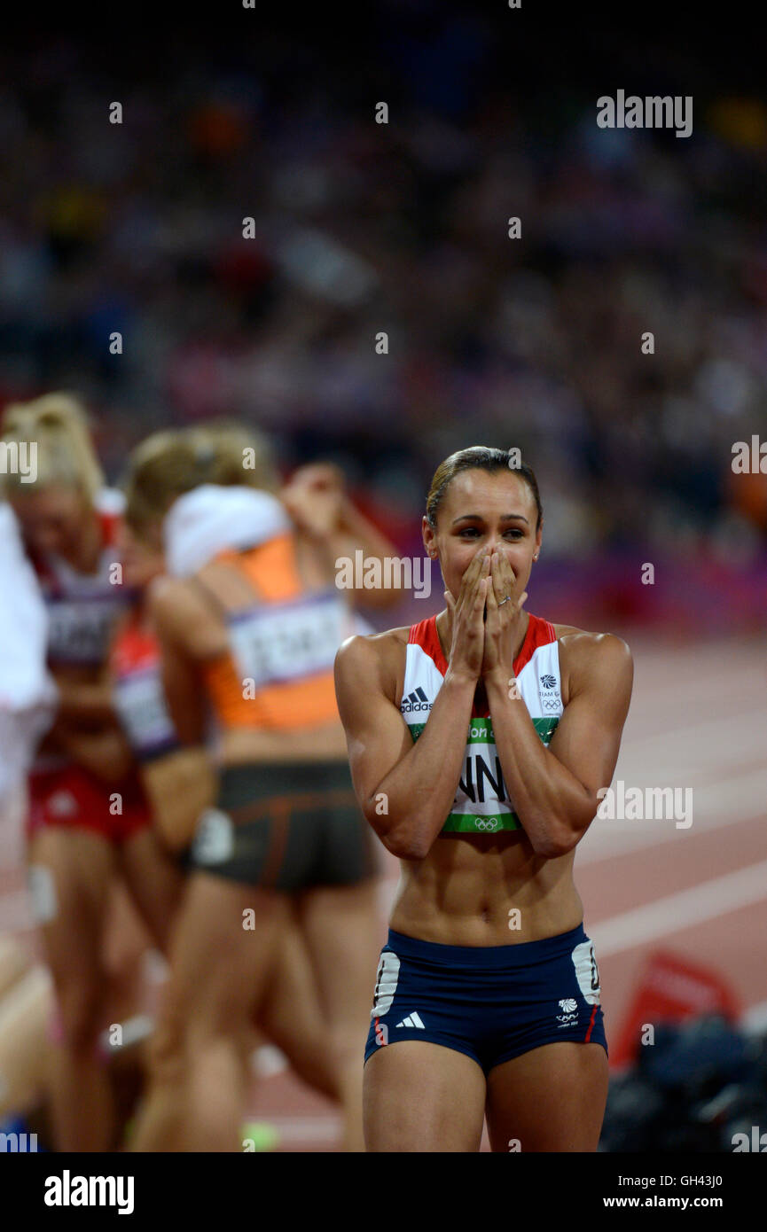 Jessica Ennis de Grande-Bretagne après avoir remporté la médaille d'or à l'heptathlon lors des Jeux Olympiques de Londres. Banque D'Images