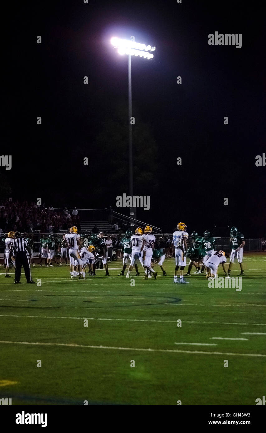 Jeu de football américain dans la nuit Banque D'Images