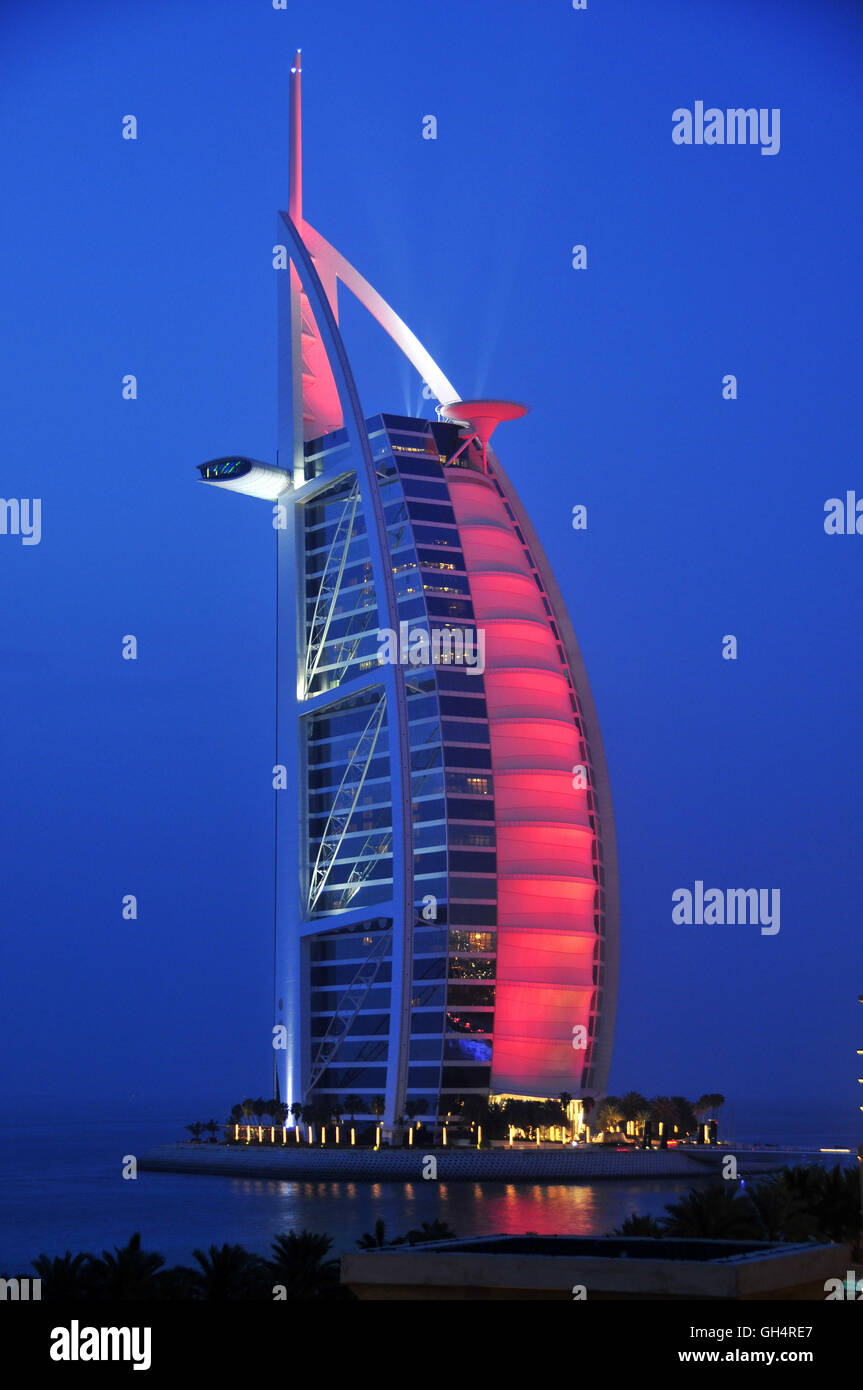 Géographie / voyages, Emirats arabes unis, dubaï, allumé en façade