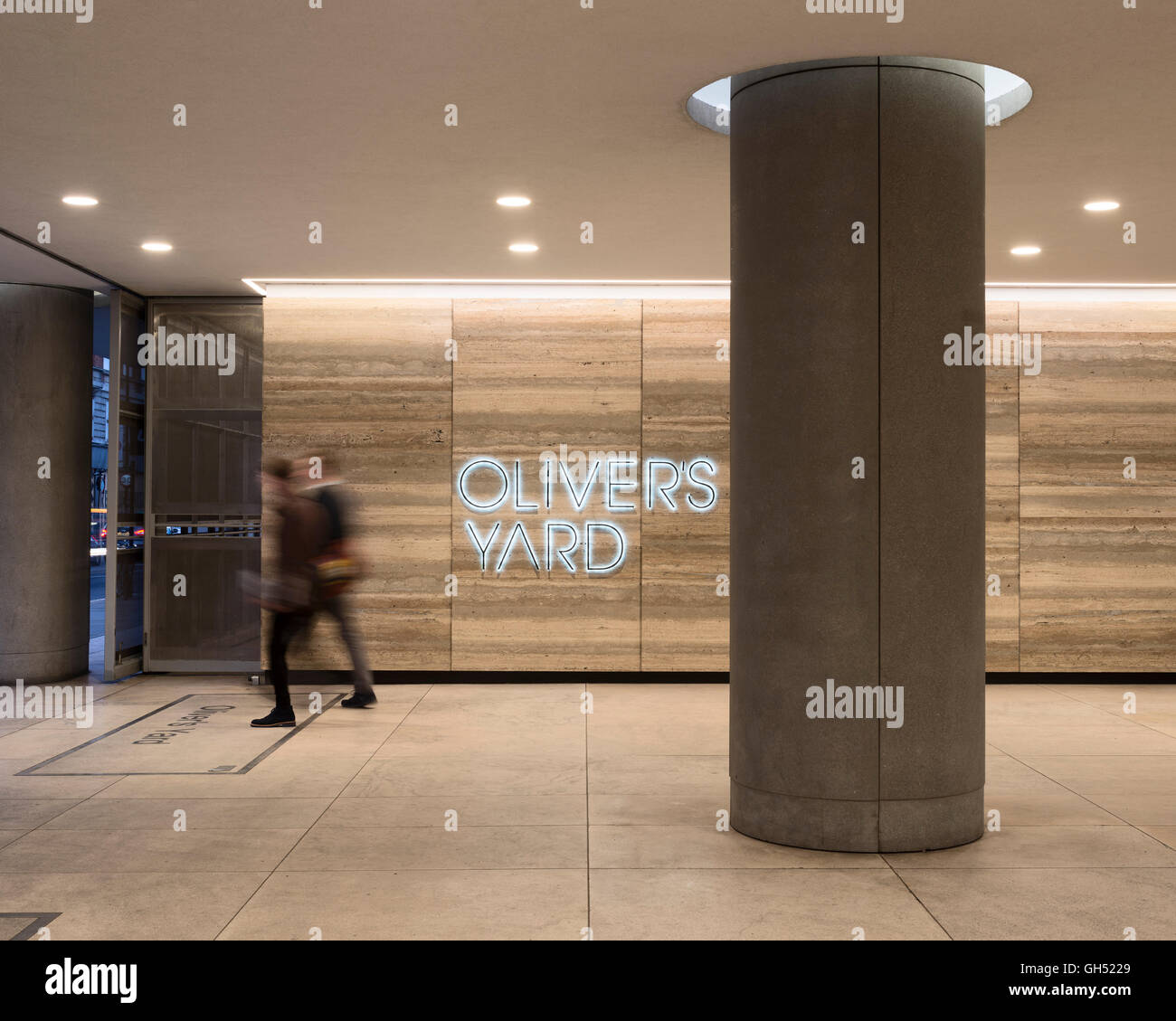 Vue extérieure. 1 Oliver's Yard, London, Royaume-Uni. Architecte : ORMS Architecture Design, 2013. Banque D'Images