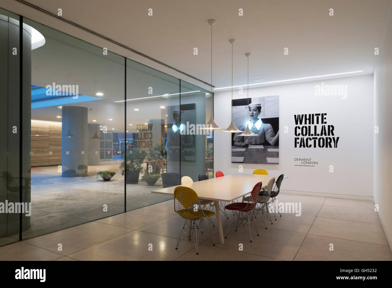 Vue de l'intérieur de l'espace de réunion. 1 Oliver's Yard, London, Royaume-Uni. Architecte : ORMS Architecture Design, 2013. Banque D'Images