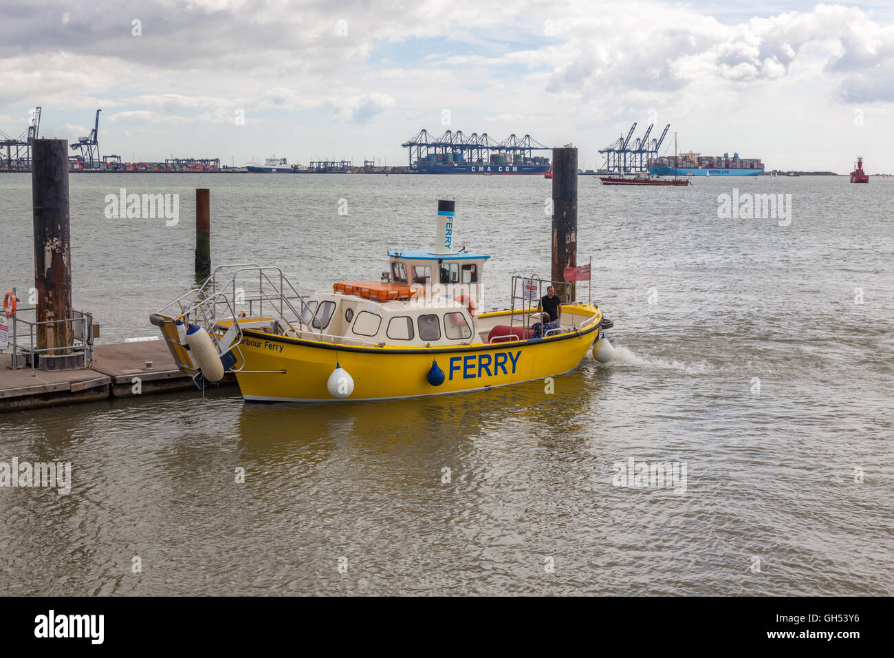 Ferry pied tournant entre Harwich, Shotley et Felixstowe sur la rivière Stour à Harwich Port Banque D'Images