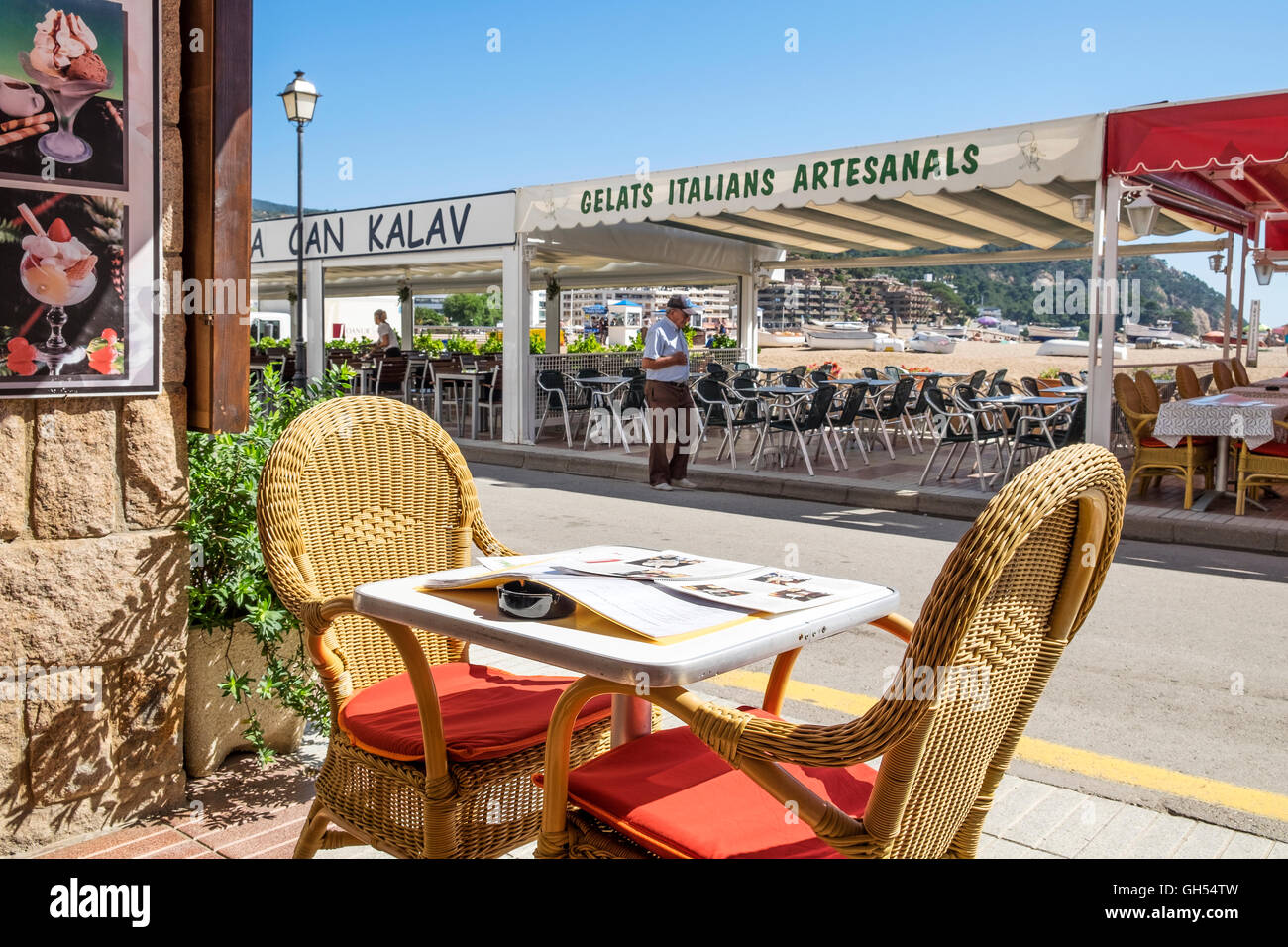 Vide de cafés et de restaurants dans Tossa de Mar, Costa Brava, Espagne Banque D'Images