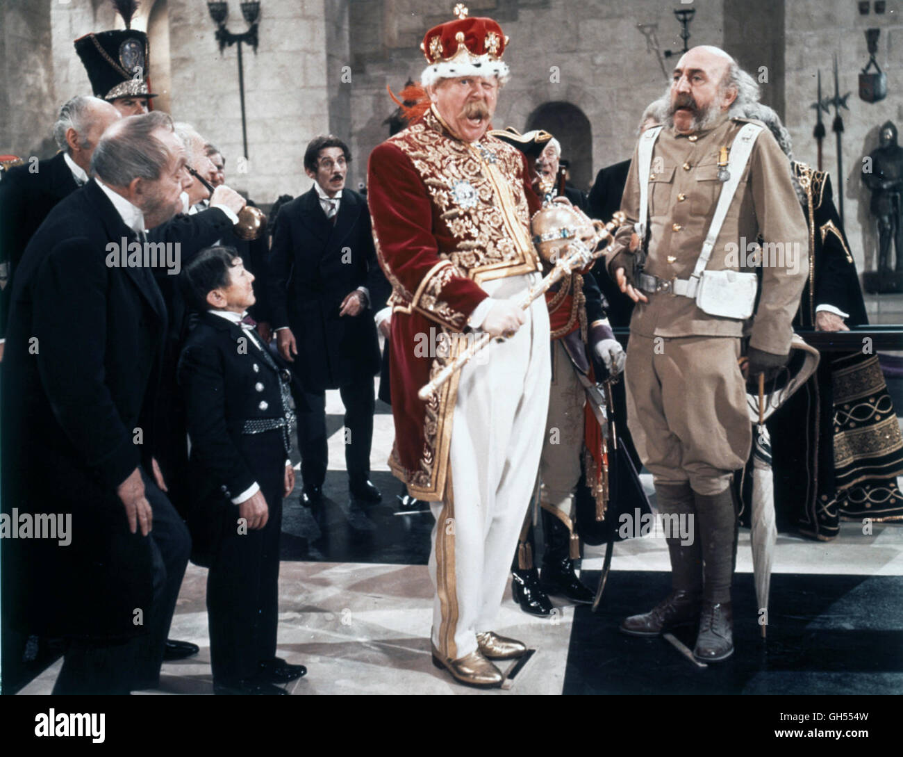 Chitty Chitty Bang Bang est un film musical britannique de 1968 basé sur le roman de Ian Fleming-Chitty-Chitty Bang-Bang : La voiture magique. Cette photo est pour un usage éditorial uniquement et est l'auteur de la société film et/ou le photographe attribué par le film ou la société de production et ne peut être reproduite que par des publications dans le cadre de la promotion du film ci-dessus. Un crédit obligatoire pour l'entreprise de film est nécessaire. Le photographe devrait également être portés lorsqu'il est connu. Banque D'Images