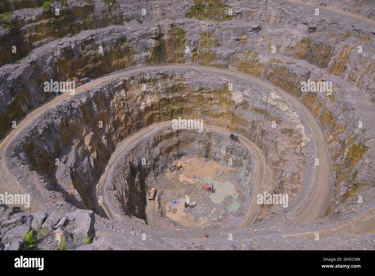 Géographie / billet, en Sierra Leone, diamond mine Koidu '2' de la Diamond Company Ltd. de Koidu, Koidu, Koidu, coentreprise de kimberlite Tankoro chefferie, district de Kono, Province Orientale, Additional-Rights Clearance-Info-Not-Available- Banque D'Images