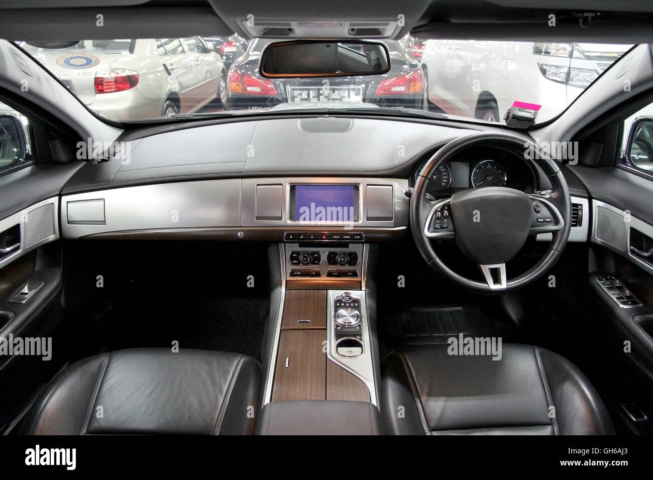 Intérieur d'une Jaguar XF berline de luxe Banque D'Images