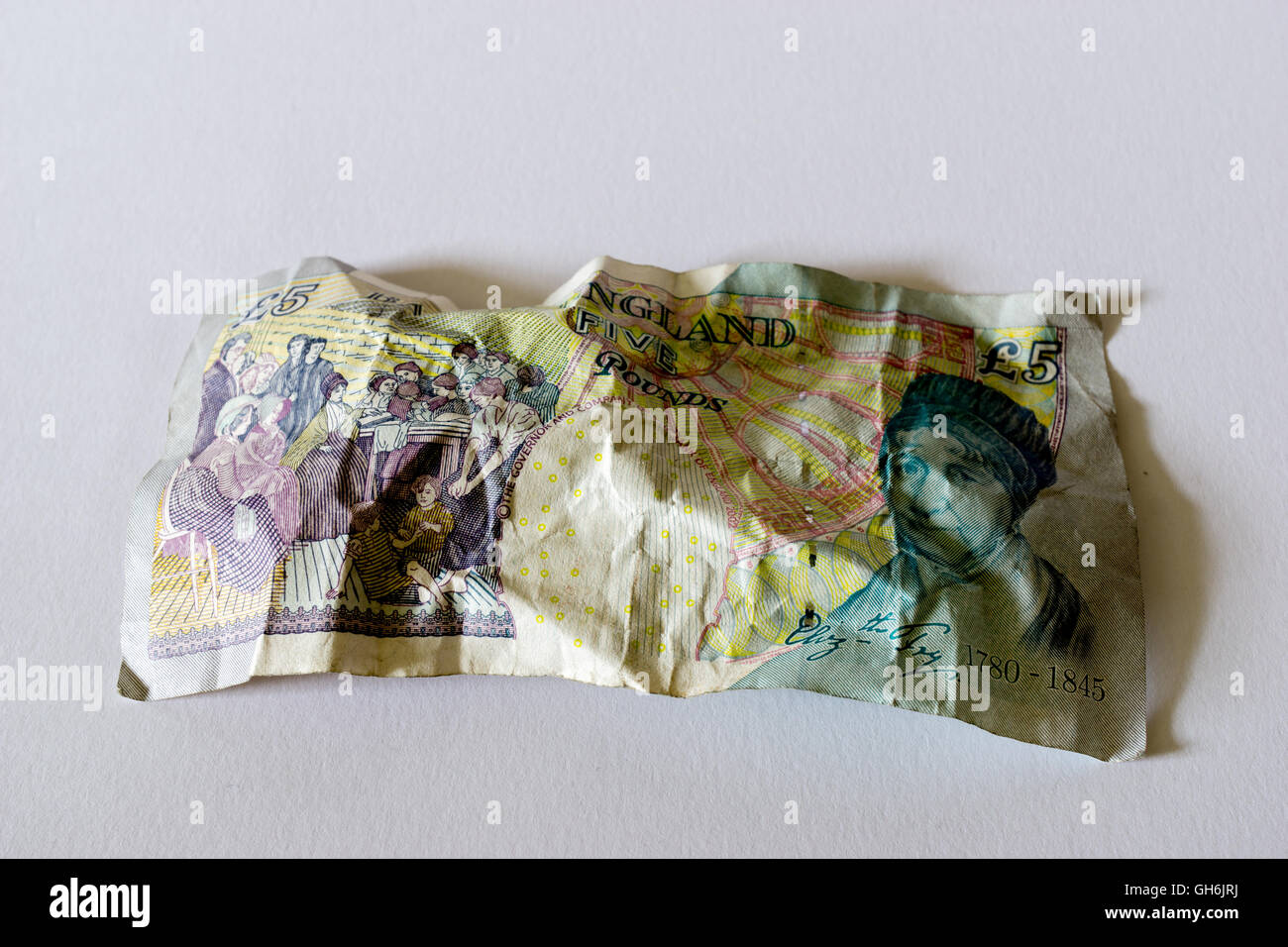 Papier froissé d'une note de cinq livres (monnaie du Royaume-Uni Banque D'Images