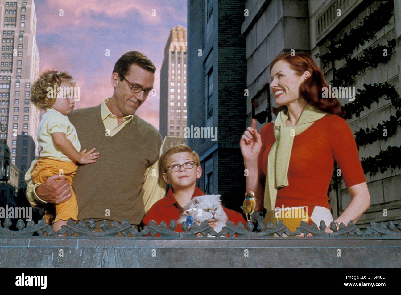 STUART LITTLE 2 Stuart Little 2 USA / 2002 / Rob Minkoff Martha peu, M. Little (Hugh Laurie), STUART, George Little (JONATHAN LIPNICKI) und Mme Little (Geena Davis) Régie : Rob Minkoff aka. Stuart Little 2 Banque D'Images