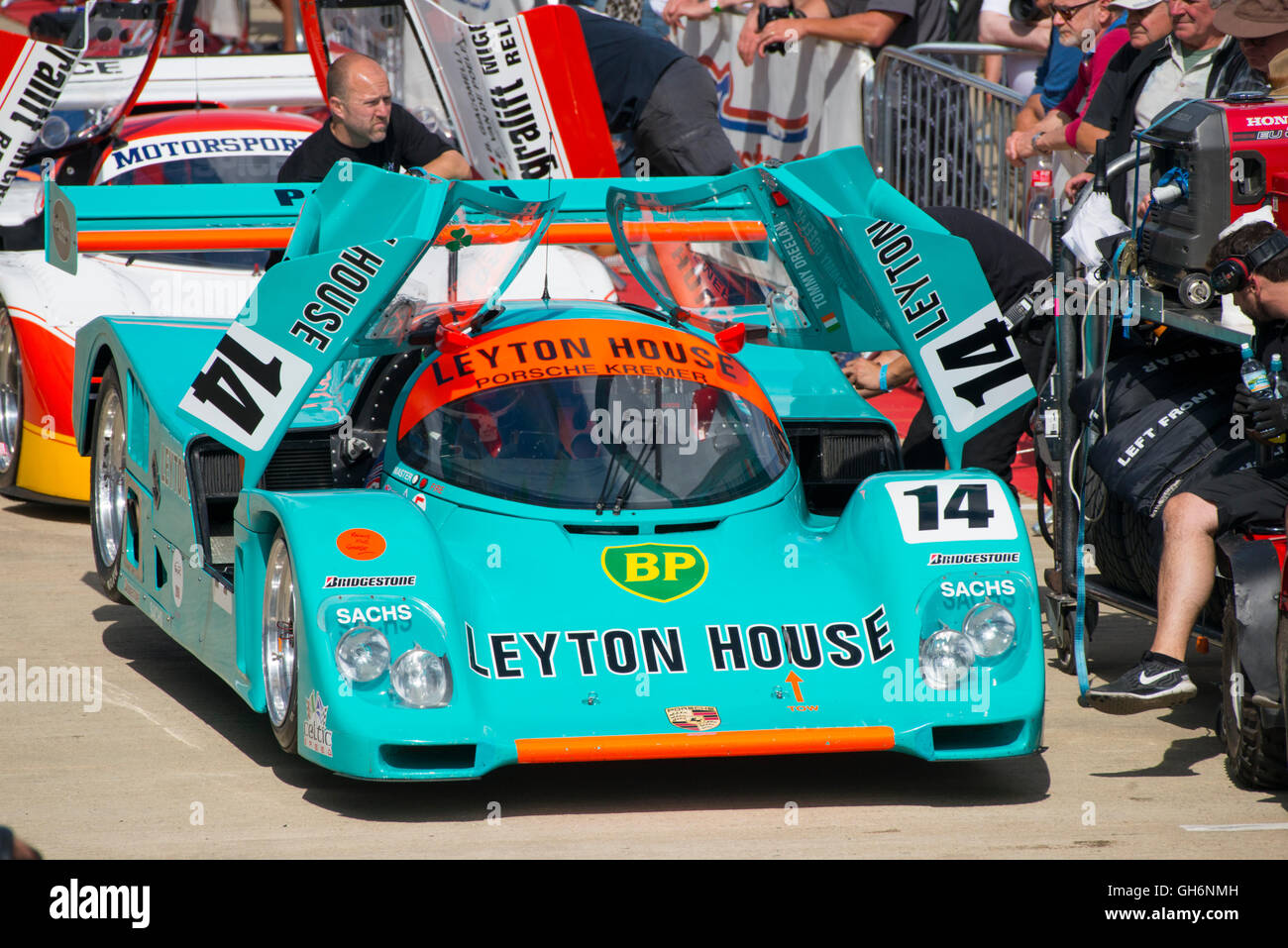 Tommy Dreelan, Porsche 962 Voiture de course Sport, Groupe C, 2016 course Silverstone Classic event, UK Banque D'Images