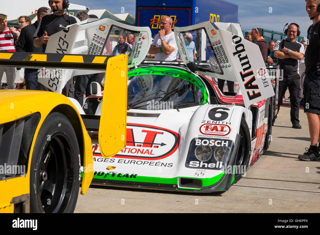 Mark Sumpter, Porsche 962 Groupe C, voiture de sport, 2016 Silverstone Classic event, au Royaume-Uni. Banque D'Images