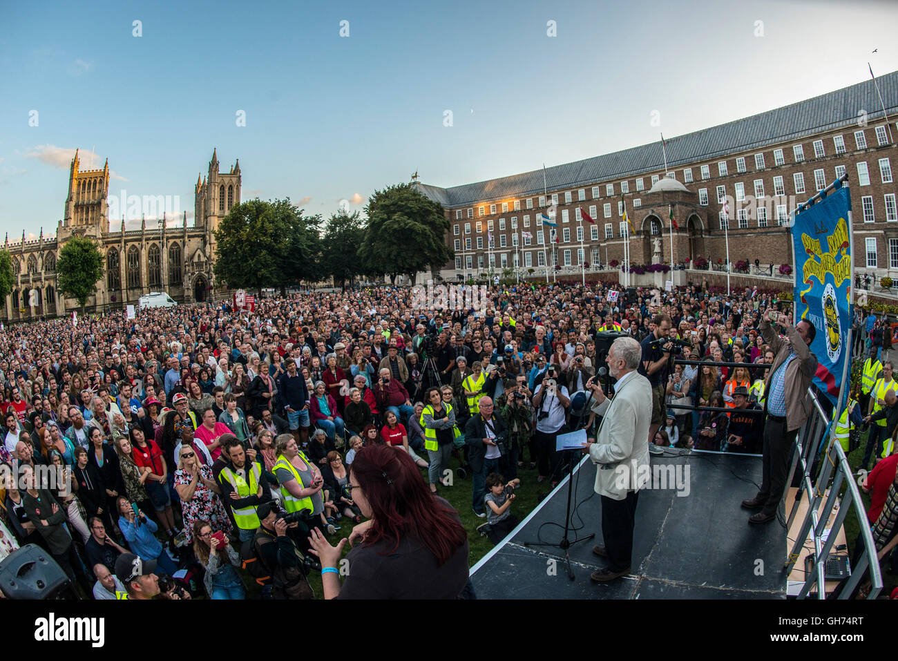 La chef du Parti du travail adresses Jeremy Corbyn ses partisans à Bristol au cours d'une campagne électorale du rallye. Banque D'Images