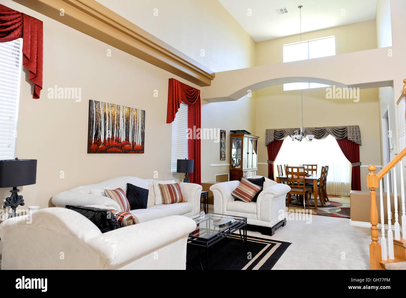 Une famille américaine moderne contemporain salon et salle à manger Banque D'Images
