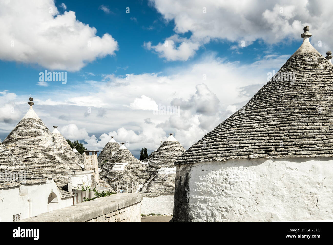 Alberobello, la ville merveilleuse dans les Pouilles célèbre pour ses maisons en pierres appelées Trulli. Banque D'Images