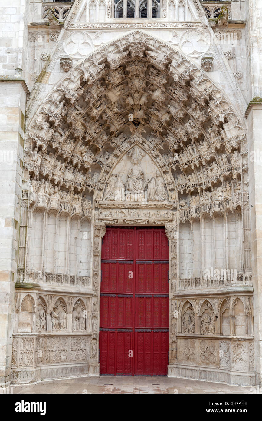Portail ouest de la cathédrale Saint-Etienne. Auxerre, France. Banque D'Images