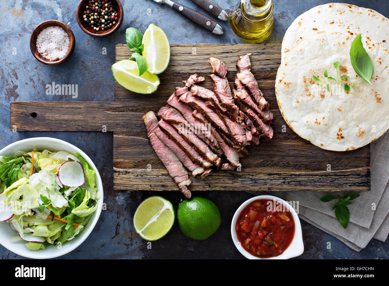 La cuisson steak tacos de tranches de répondre Banque D'Images