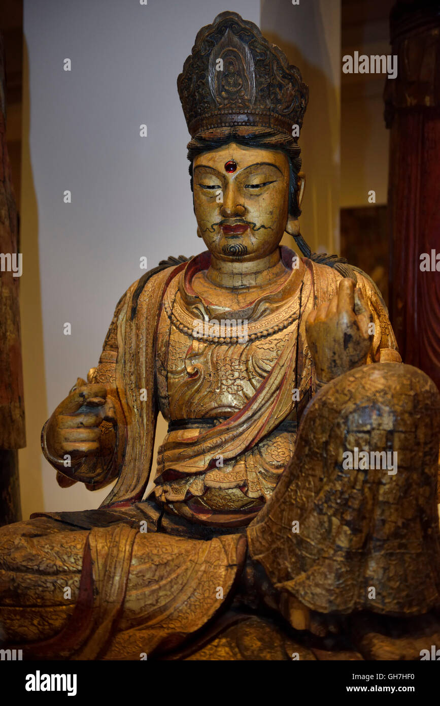 La Chine de la dynastie Yuan sculpture bois Bodhisattva avec laque d'or Toronto ROM Banque D'Images