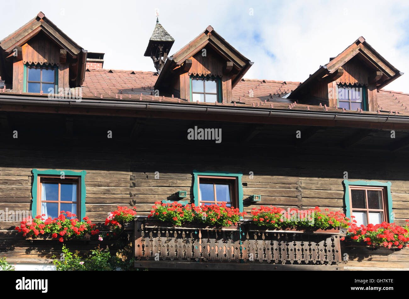 Öblarn : ferme traditionnelle avec Bell sur le toit, l'Autriche, Styrie, Carinthie, Région de Dachstein-Tauern Banque D'Images