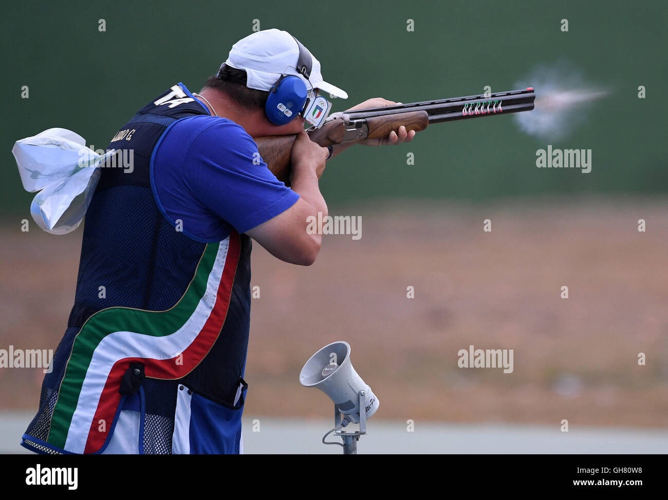 (160808) -- RIO DE JANEIRO, le 8 août 2016(AFP) - L'Italie-Giovanni Pellielo fait concurrence au cours de la final du piège des hommes de tirer sur les Jeux Olympiques de Rio 2016 à Rio de Janeiro, Brésil, 8 août 2016. Giovanni Pellielo remporte la médaille d'argent. (Xinhua/Yuging Han) Banque D'Images