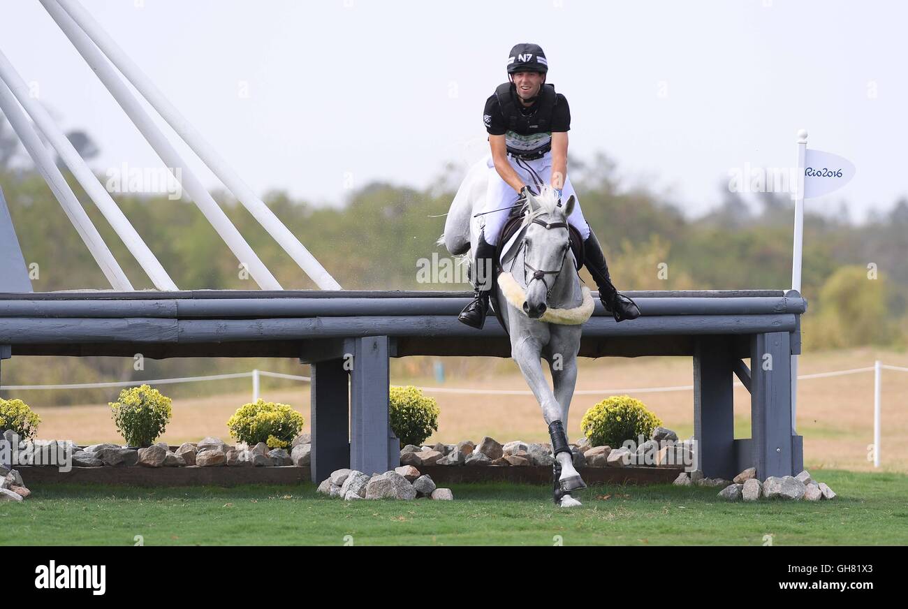 Rio de Janeiro, Brésil. 8 Août, 2016. Clôture 31. Clarke Johnstone (NZL) équitation BALMORAL SENSATION. Equestrian Eventing Cross Country (XC). Centre Équestre Olympique. Deodoro. Credit : Sport en images/Alamy Live News Banque D'Images