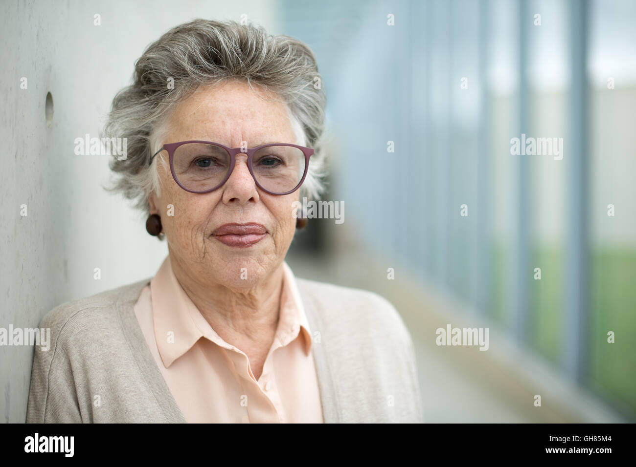 Neuss, Allemagne. 05 juillet, 2016. Conseil d'administration de la Fondation Langen, Sabine Langen-Crasemann, pose dans les bâtiments d'exposition de la fondation à Neuss, Allemagne, 05 juillet 2016. Photo : MARIUS BECKER/dpa/Alamy Live News Banque D'Images