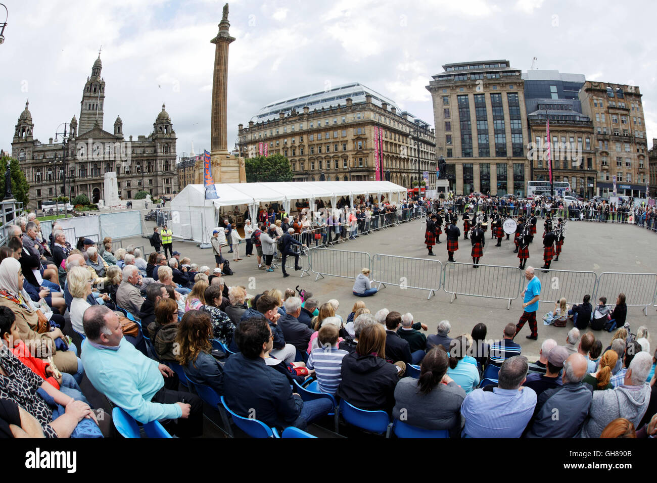 Glasgow, Écosse, Royaume-Uni 9 août 2016.Piping live ! Continué à Glasgow aujourd'hui comme un prélude à la Pipe Band Championships le week-end. dans George Square. Credit : Gérard Ferry/Alamy Live News Banque D'Images