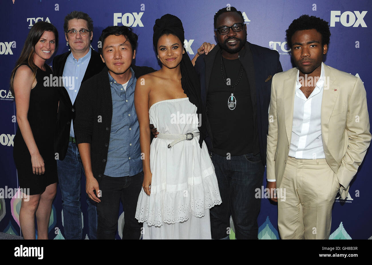 WEST HOLLYWOOD, CA - 8 août : Paul Simms, Hiro Murai, Zazie, Beetz, Brian Tyree Henry et Donald Glover à la FOX TCA Summer Party All-Star à Soho House le lundi, Août 8, 2016 à West Hollywood, CA. Credit : mpi99/MediaPunch Banque D'Images