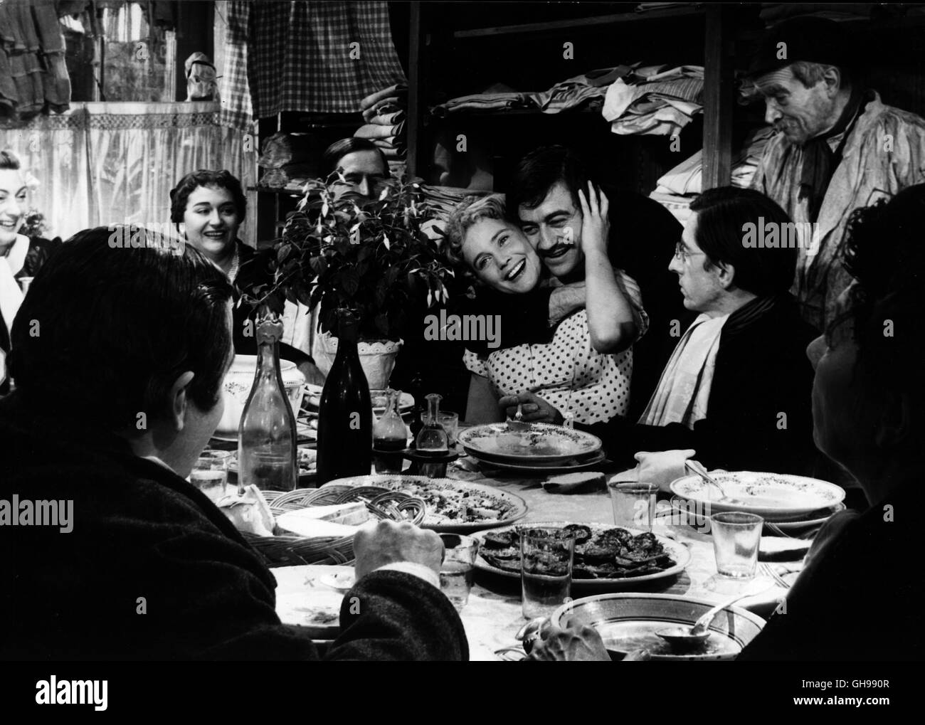 GERVAISE Gervaise / Frankreich 1956 / René Clement Voir suis Ess-Tisch : MARIA SCHELL (Gervaise), François PeRIER (Henri Coupeau) Regie : René Clement aka. Gervaise Banque D'Images