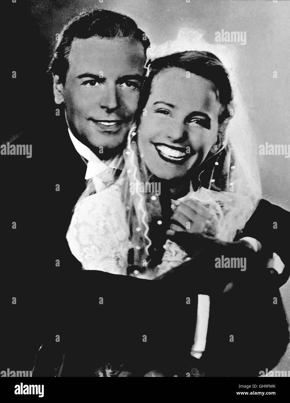O.W. FISCHER (Paul Holzmann), MARIA SCHELL (Barbara Holzmann) Régie : Josef von Baky Banque D'Images