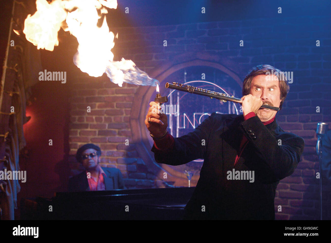 Ron Burgundy (Will Ferrell), montre son red hot et jouant de la flûte. Film, Fernsehen, Kino, Comedy Comedy Regie : Adam McKay aka. Présentateur : la légende de Ron Burgundy Banque D'Images