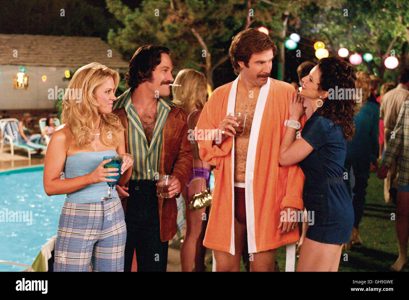 Brian Fantana (Paul Rudd, centre gauche) et Ron Burgundy (Will Ferrell) profiter des avantages qui viennent avec être San Diego 1 actualités l'équipe. Film, Fernsehen, Kino, Comedy Comedy Regie : Adam McKay aka. Présentateur : la légende de Ron Burgundy Banque D'Images