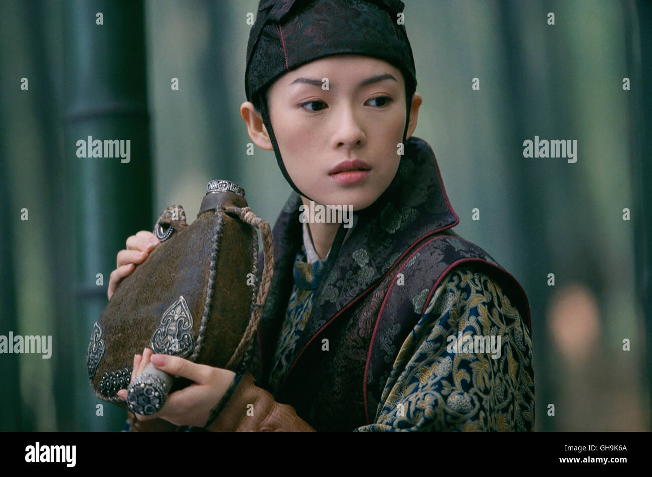 HOUSE OF FLYING DAGGERS Shi mian mai fu Chine/Hong Kong 2004 Zhang Yimou Mei (Zhang Ziyi), Film Fernsehen, Kino, Portrait, Actionfilm Regie : Zhang Yimou aka. Shi mian mai fu Banque D'Images