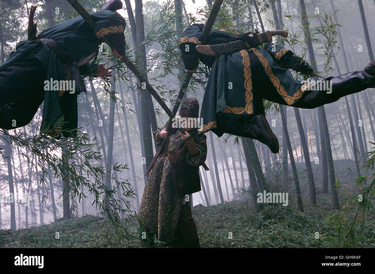 HOUSE OF FLYING DAGGERS Shi mian mai fu Chine/Hong Kong 2004 Actionszene Zhang Yimou, art martial, mit Zhang Ziyi (MEI), Film Fernsehen, Kino, Actionfilm Regie : Zhang Yimou aka. Shi mian mai fu Banque D'Images