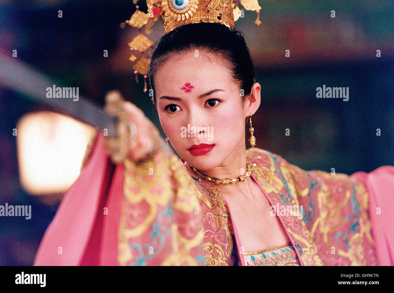 HOUSE OF FLYING DAGGERS Shi mian mai fu Chine/Hong Kong 2004 Zhang Yimou Mei (Zhang Ziyi) als Tänzerin, Film Fernsehen, Kino, Portrait, Actionfilm Regie : Zhang Yimou aka. Shi mian mai fu Banque D'Images