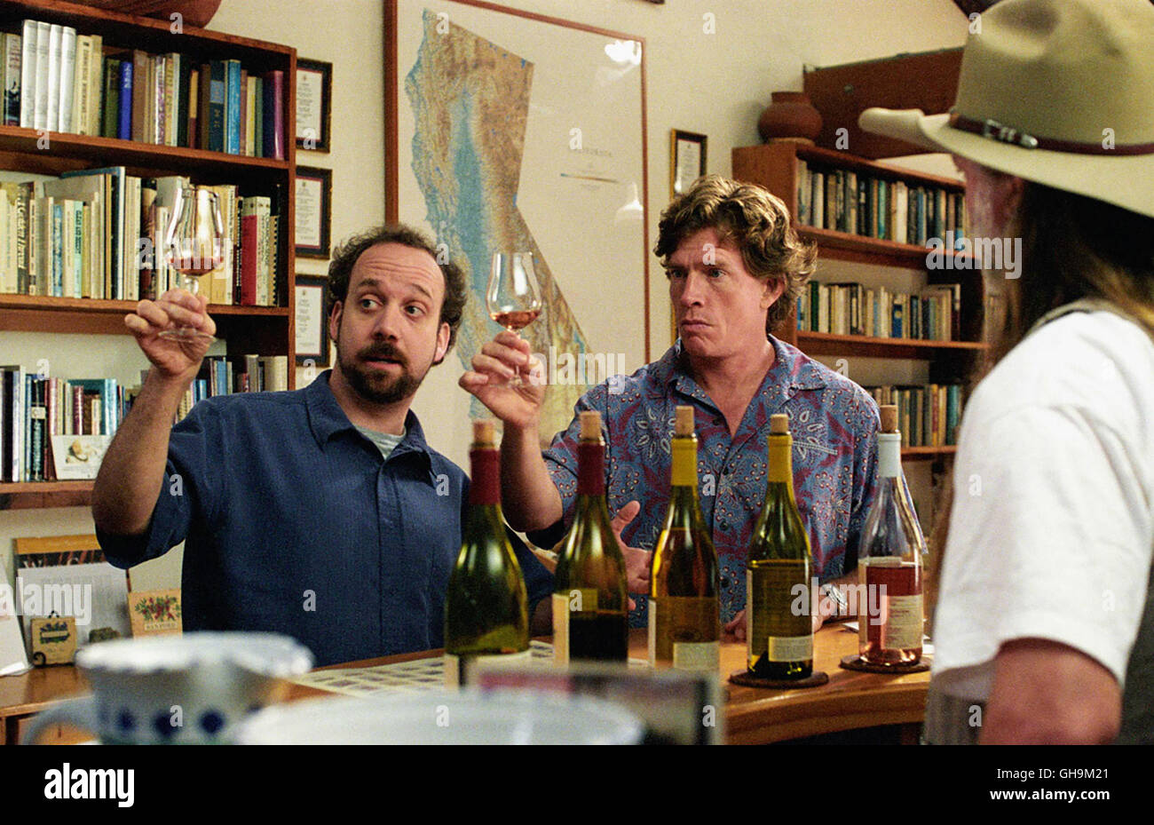 Miles (Paul Giamatti) et Jack (THOMAS HAYDEN CHURCH) bei der Weinprobe. Comedy Regie : Alexander Payne Banque D'Images