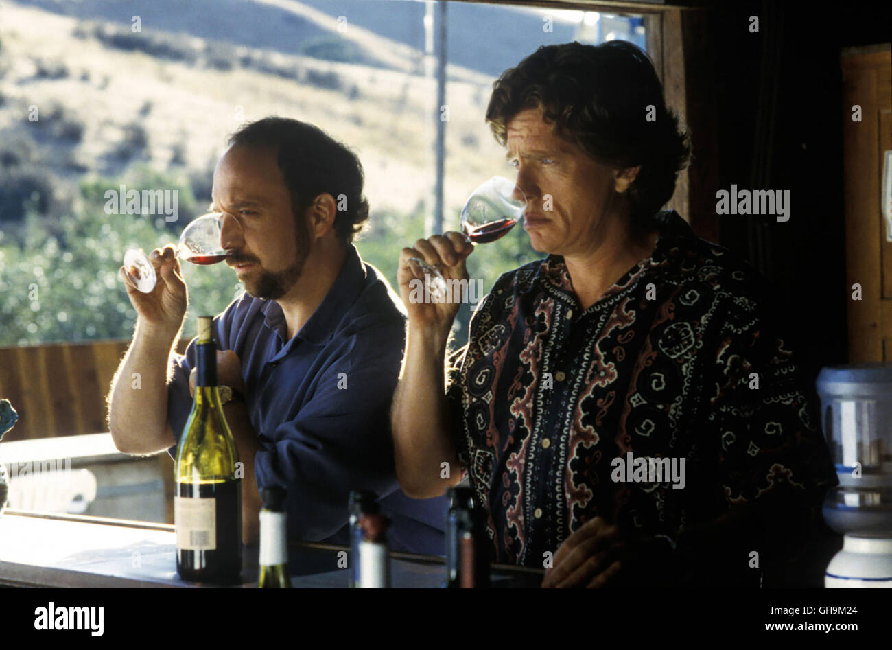 Miles (Paul Giamatti) et Jack (THOMAS HAYDEN CHURCH) bei der Weinprobe. Comedy Regie : Alexander Payne Banque D'Images