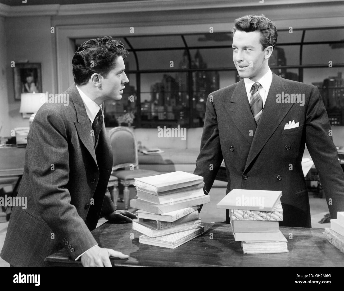 COCKTAIL für eine LEICHE Rope USA 1948 Alfred Hitchcock Phillip Morgan (Farley Granger) und Brandon Shaw (JOHN DALL) Régie : Alfred Hitchcock aka. Rope Banque D'Images