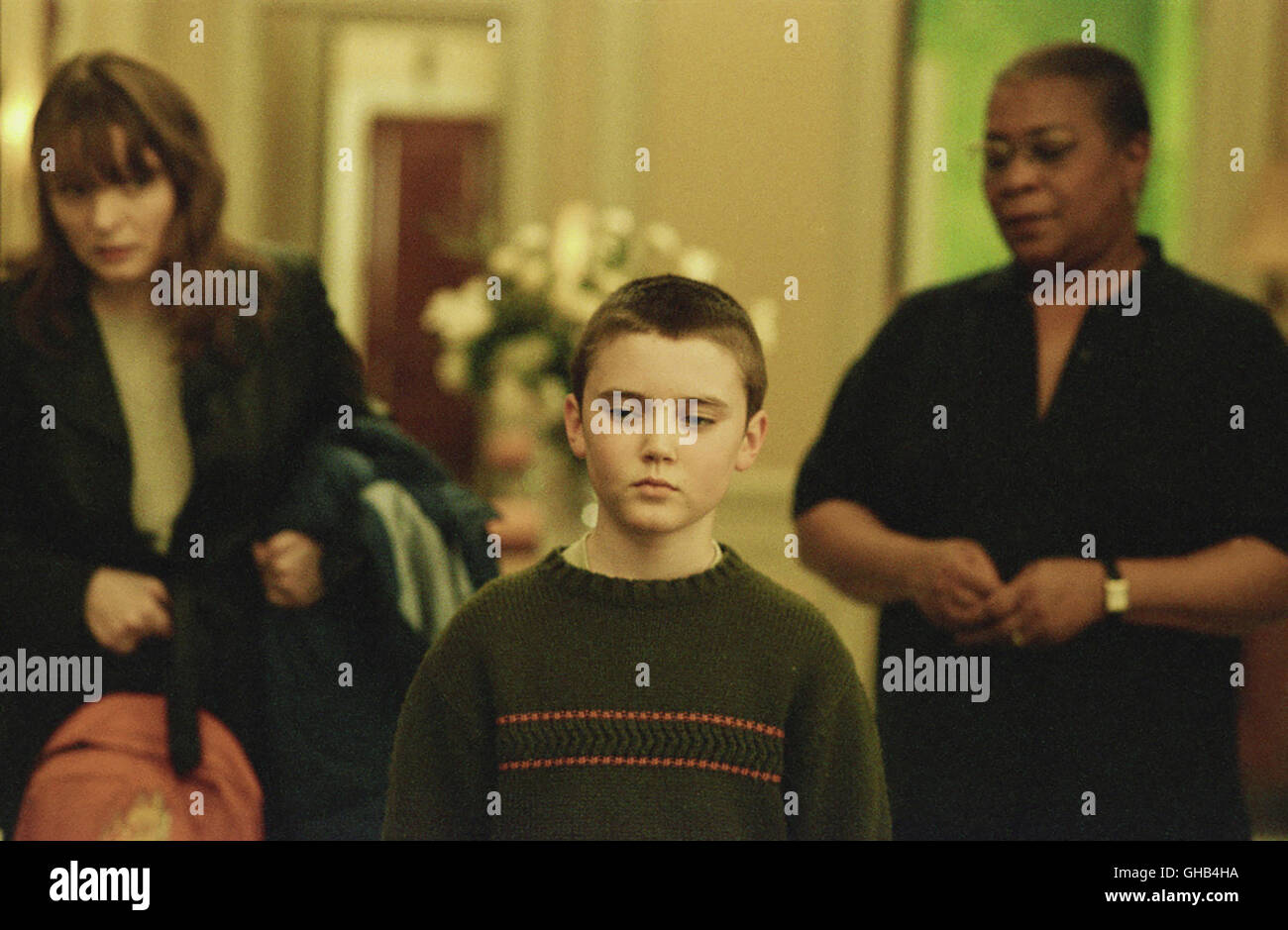 Naissance USA 2004 Jonathan Glazer Mme Hill (Zoe CALDWELL), Sean (CAMERON BRIGHT) und Lee (NOVELLA NELSON) Régie : Jonathan Glazer Banque D'Images