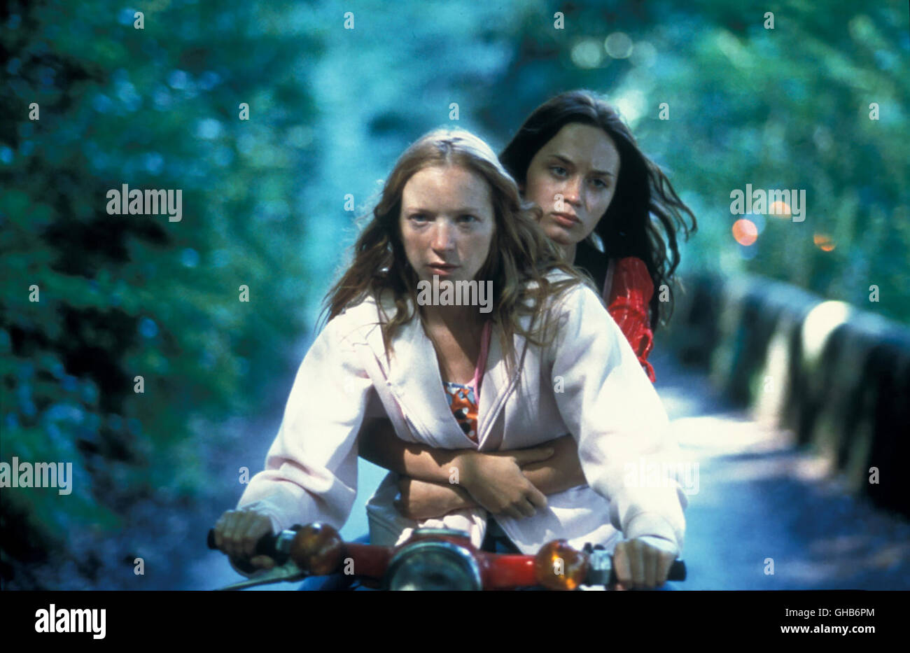 MY SUMMER OF LOVE de Pawel Pawlikowski GB 2004 Mona (NATALIE PRESS) und Tamsin (EMILY BLUNT) Régie : Pawel Pawlikowski Banque D'Images MY SUMMER OF LOVE de Pawel Pawlikowski GB 2004 Mona (NATALIE PRESS) und Tamsin (EMILY BLUNT) Régie : Pawel Pawlikowski Banque D'Images