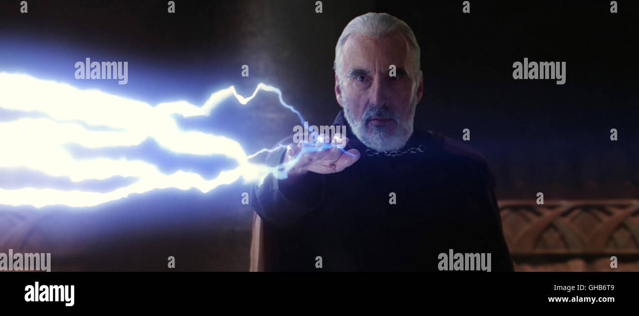 STAR WARS : Episode II - l'ATTAQUE DES CLONES USA 2002 George Lucas Comte Dooku/Dark Tyranus (Christopher Lee) Régie : George Lucas Banque D'Images