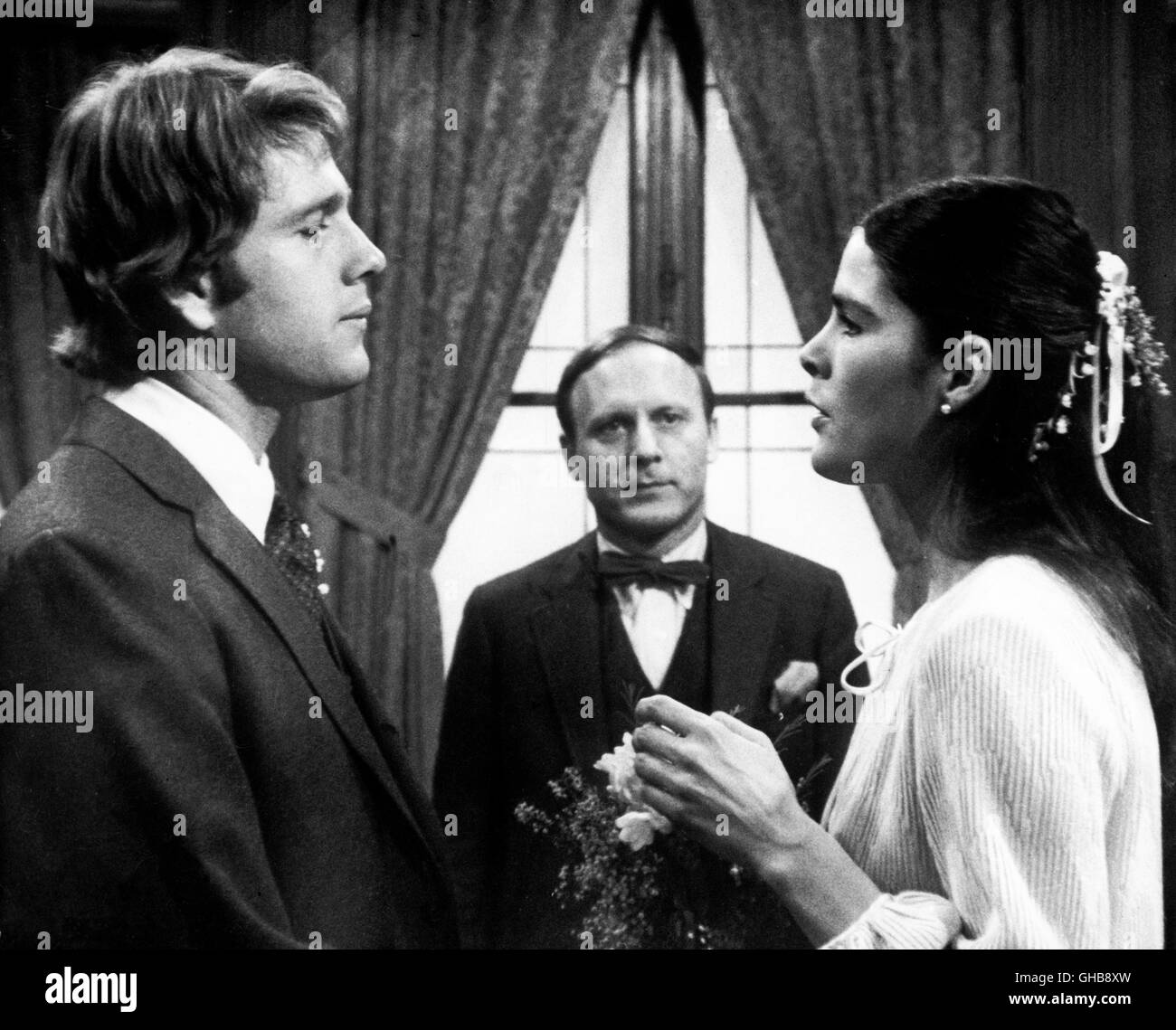 LOVE STORY USA 1970 Arthur Hiller Oliver (Ryan O'NEAL) et Jennifer (ALI) als Brautpaar Frédéric Babey. Regie : Arthur Hiller Banque D'Images