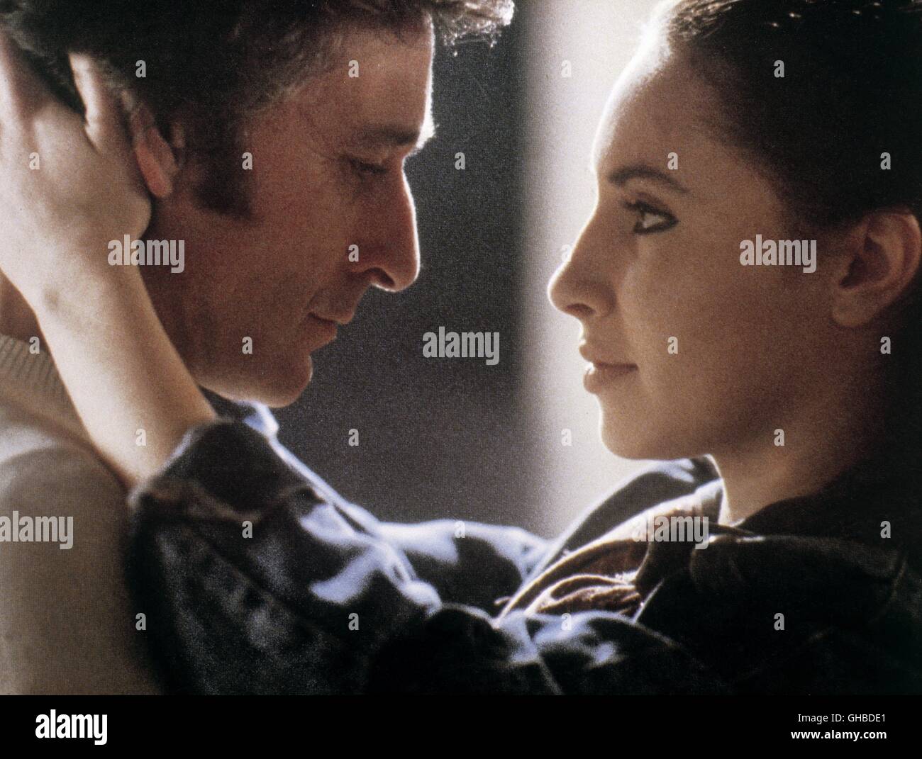 CARMEN Spanien 1983 Carlos Saura Antonio (ANTONIO GADES) et Carmen (LAURA DEL SOL) Régie : Carlos Saura Banque D'Images