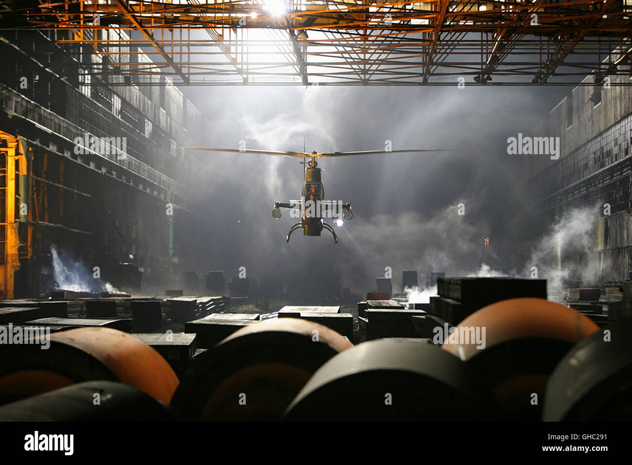 MISSION : IMPOSSIBLE III USA 2006 'J.J. Abrams' une scène d'action avec l'hélicoptère Regie : J.J. Abrams' Banque D'Images