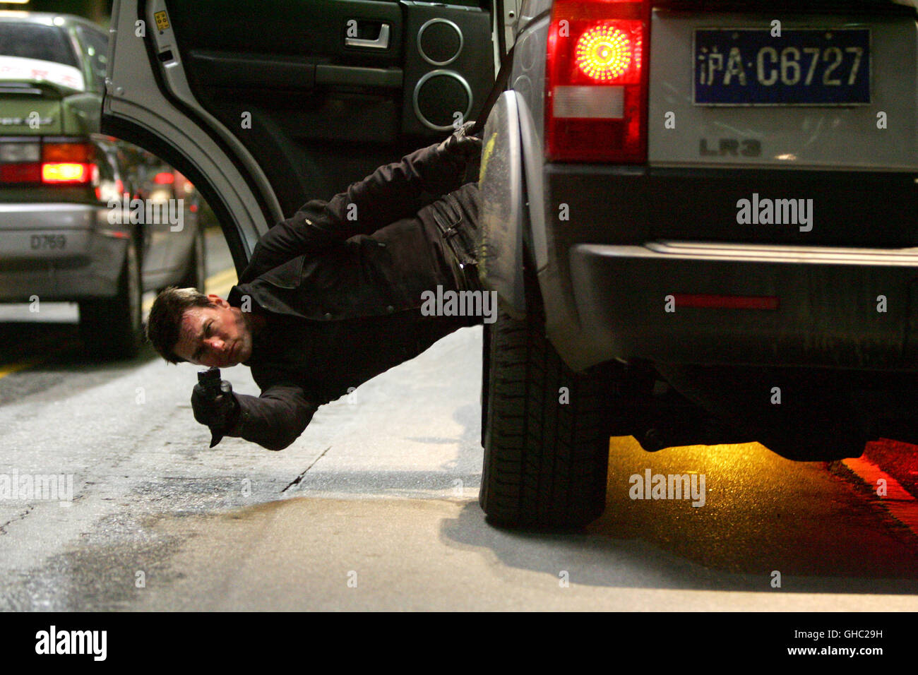 MISSION : IMPOSSIBLE III USA 2006 'J.J. Abrams' TOM CRUISE (Ethan Hunt) en action Regie : J.J. Abrams' Banque D'Images