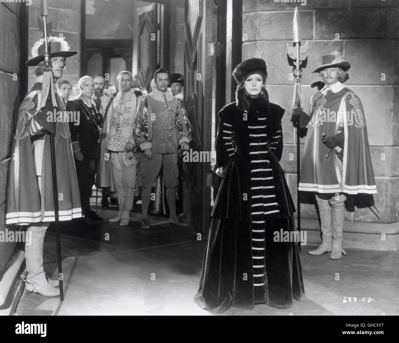 La reine Christine Königin Christine USA 1933 Rouben Mamoulian Lord Chancellor (LEWIS STONE), le Prince Charles Gustave (REGINALD OWEN), Lord Magnus (IAN KEITH), Queen Christina (GRETA GARBO) Régie : Rouben Mamoulian Banque D'Images