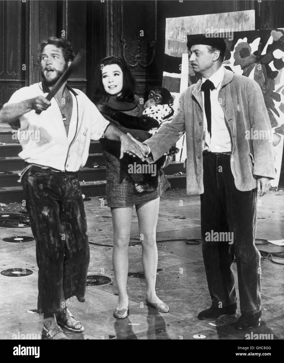 Ce qu'un chemin à parcourir ! Ce qu'une manière d'aller USA 1964 J. Lee Thompson Larry Flint (Paul Newman), Louisa (Shirley Maclaine) avec les chimpanzés, Rene (MAURICE MARSAC) Régie : J. Lee Thompson aka. Ce qu'une manière d'aller Banque D'Images