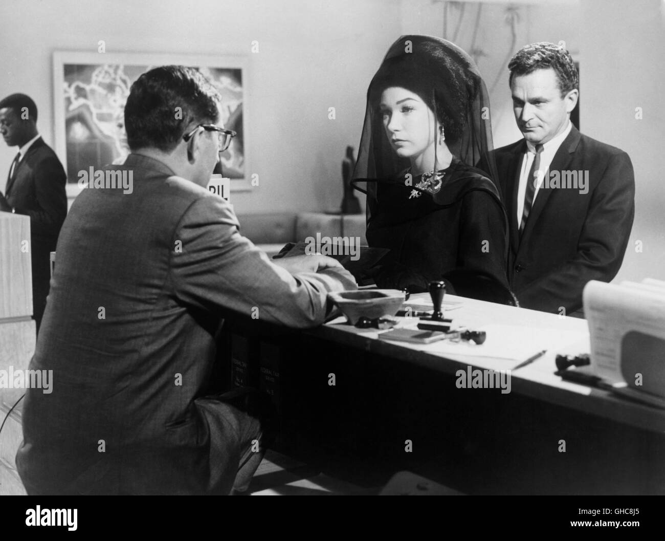 Ce qu'un chemin à parcourir ! Ce qu'une manière d'aller USA 1964 J. Lee Thompson avec scène Louisa (Shirley Maclaine) comme veuve Regie : J. Lee Thompson aka. Ce qu'une manière d'aller Banque D'Images